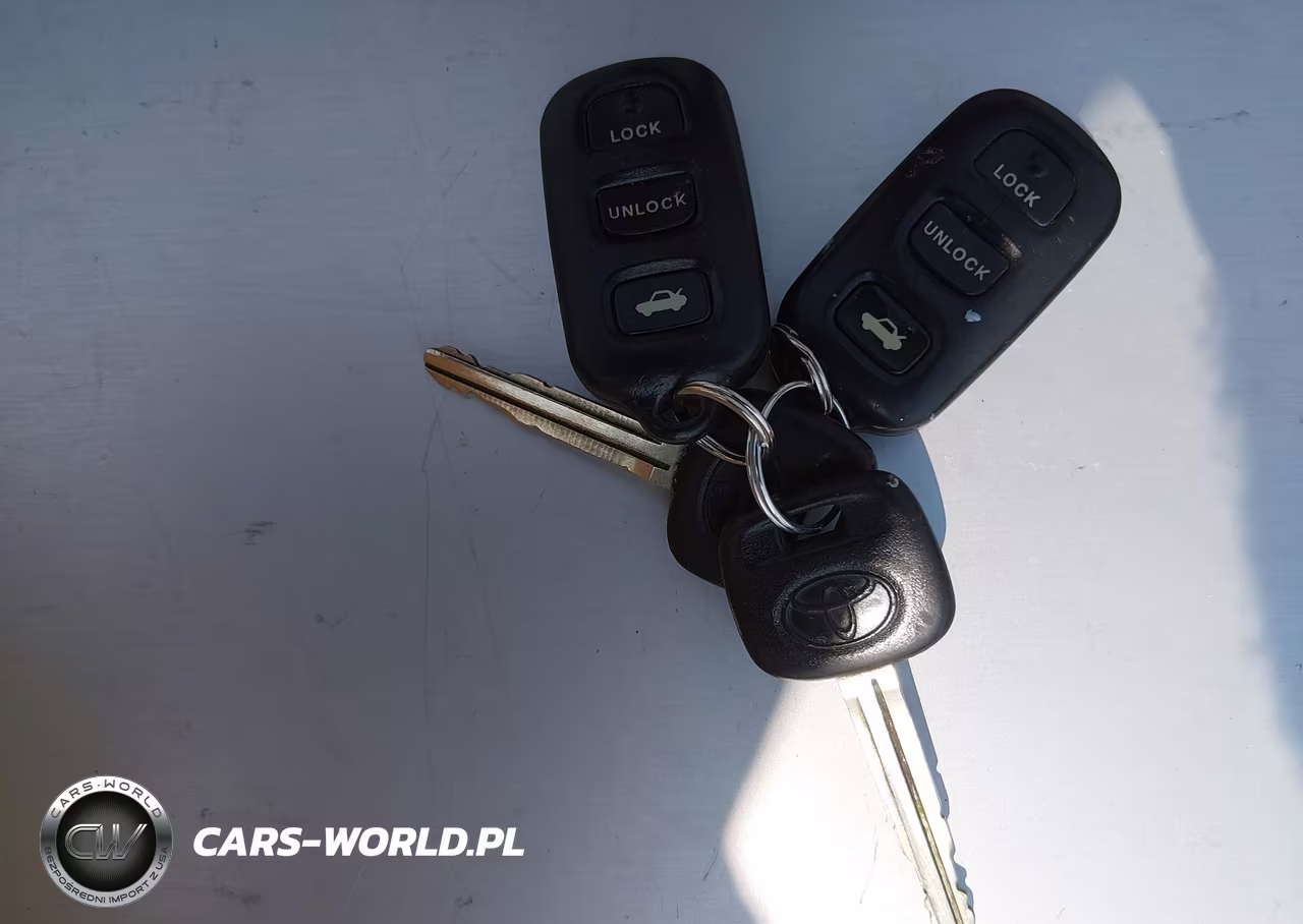 2003 Toyota Camry Le VIN:JTDBE32K930156147 - 11