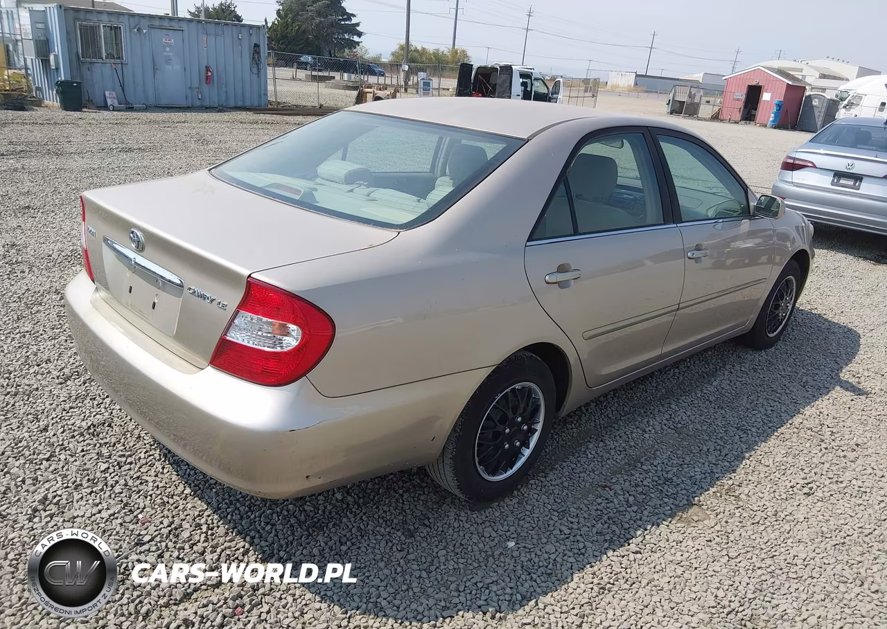 2003 Toyota Camry Le VIN:JTDBE32K930156147 - 4