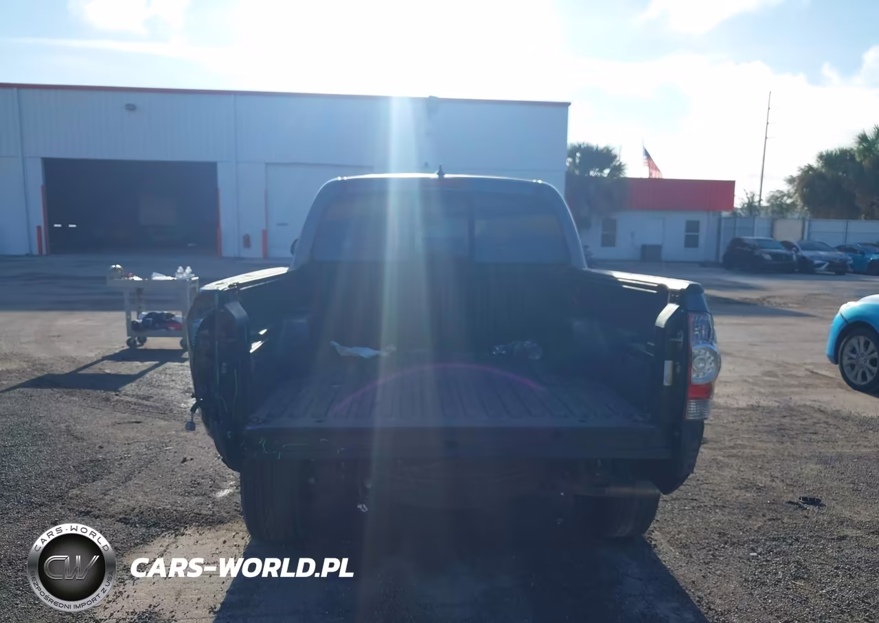 2015 Toyota Tacoma Prerunner V6 VIN:3TMJU4GN1FM182329 - 17