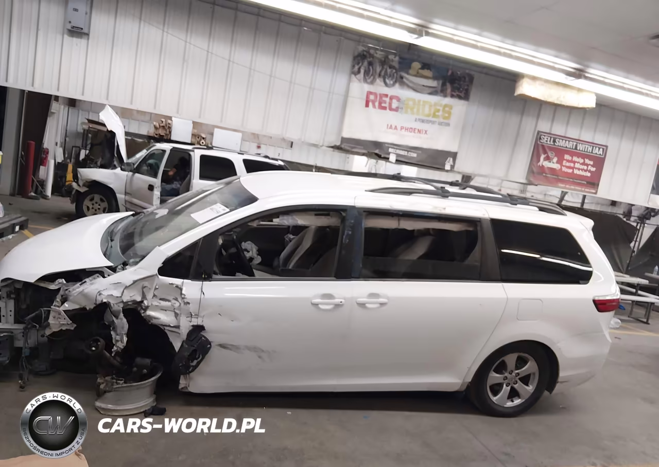 2015 Toyota Sienna Le 8 Passenger VIN:5TDKK3DC3FS568838 - 13