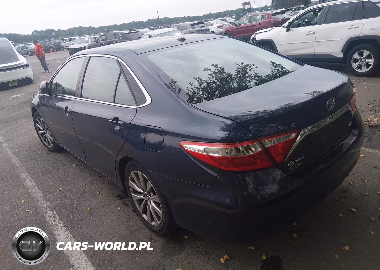 2015 Toyota Camry Xle VIN:4T1BF1FK3FU953286 - 3