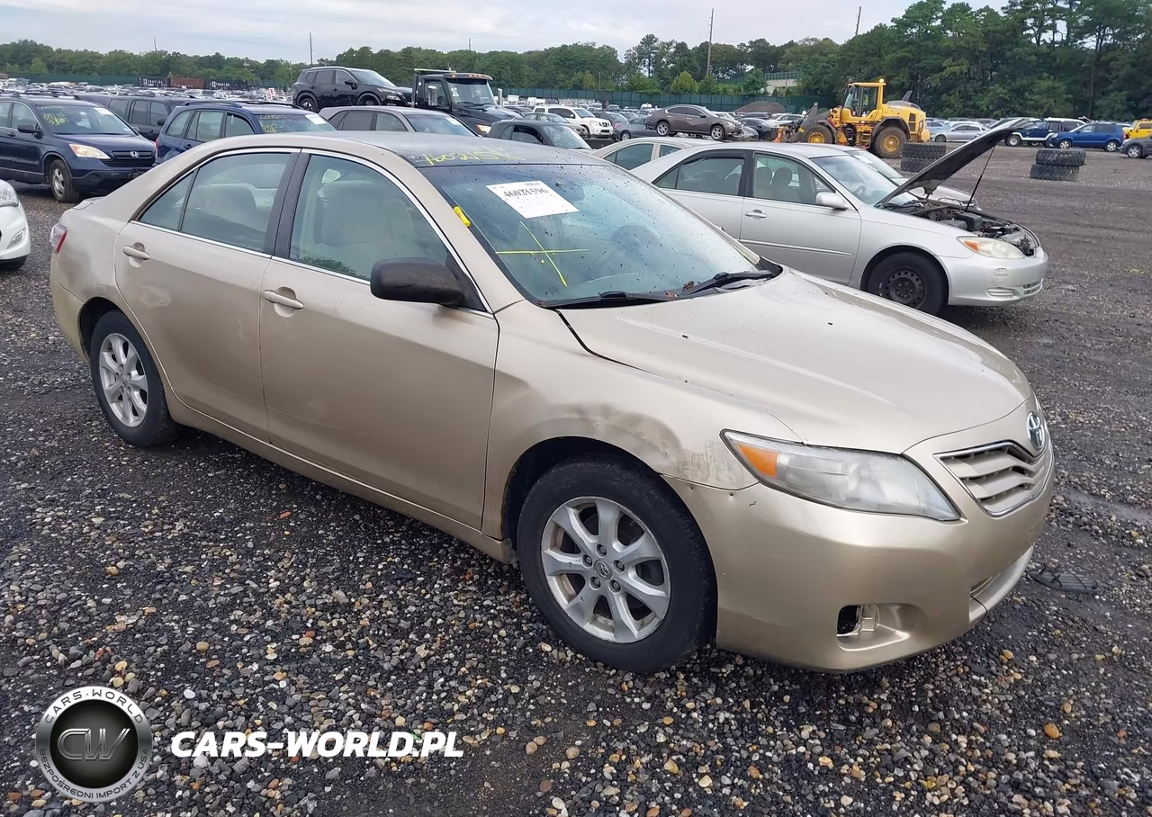 2011 Toyota Camry Le – zdjęcie 1 z 12