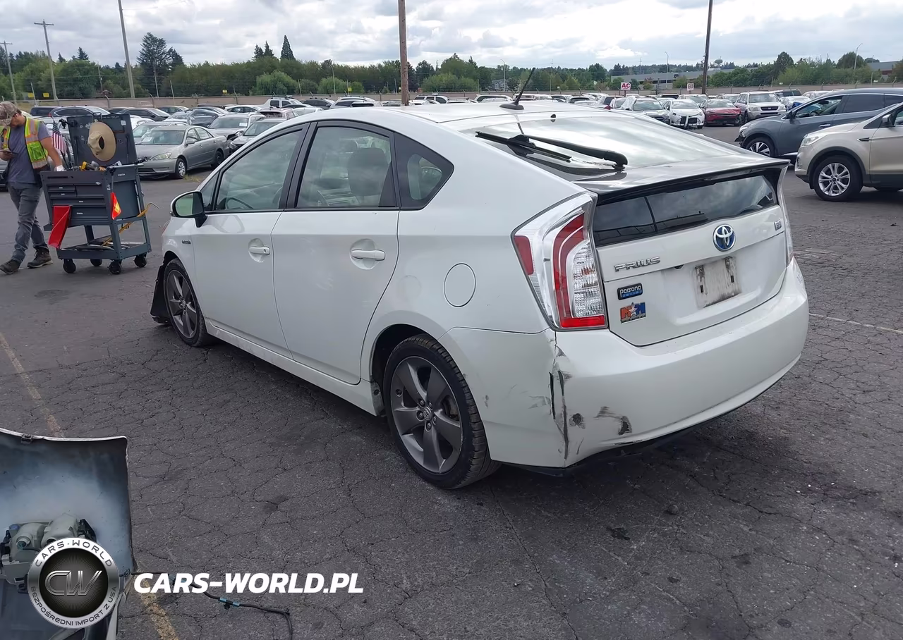 2015 Toyota Prius Persona Series Special Edition VIN:JTDKN3DU5F0419754 - 3