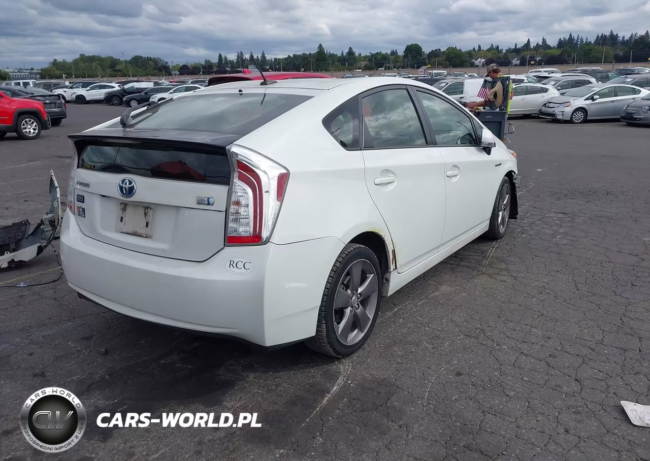 2015 Toyota Prius Persona Series Special Edition VIN:JTDKN3DU5F0419754 - 4