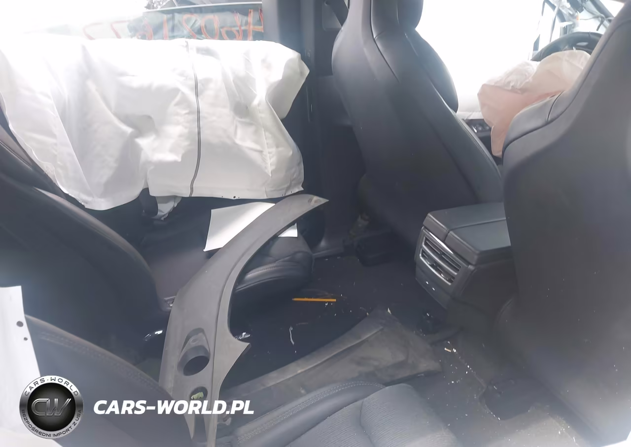 2018 Tesla Model X 100D-75D-P100D VIN:5YJXCBE29JF114027 - 8