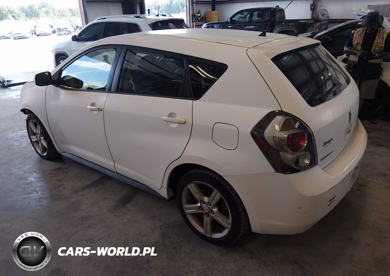 2010 Pontiac Vibe VIN:5Y2SP6E03AZ408828 - 3