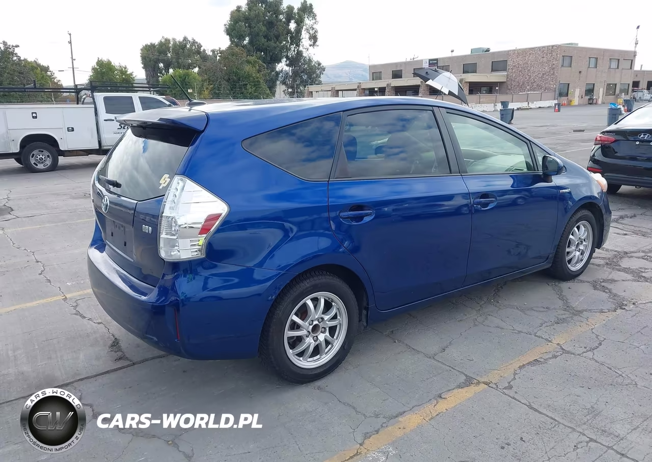 2014 Toyota Prius V Three VIN:JTDZN3EU5E3322841 - 4