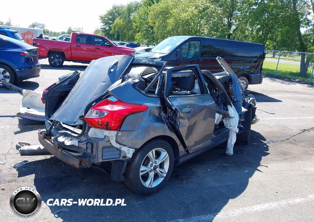 2014 Ford Focus Se VIN:1FADP3K22EL274387 - 4