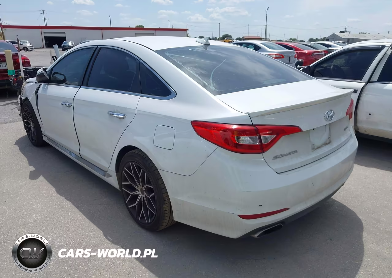2015 Hyundai Sonata Sport VIN:5NPE34AF2FH132132 - 3