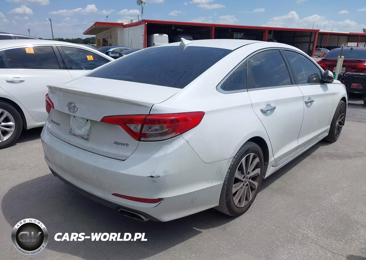 2015 Hyundai Sonata Sport VIN:5NPE34AF2FH132132 - 4
