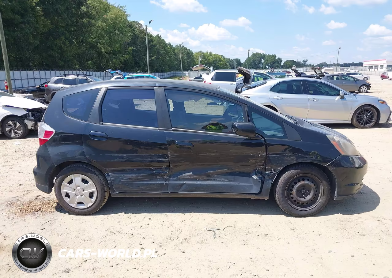 2013 Honda Fit VIN:JHMGE8H38DC005267 - 13