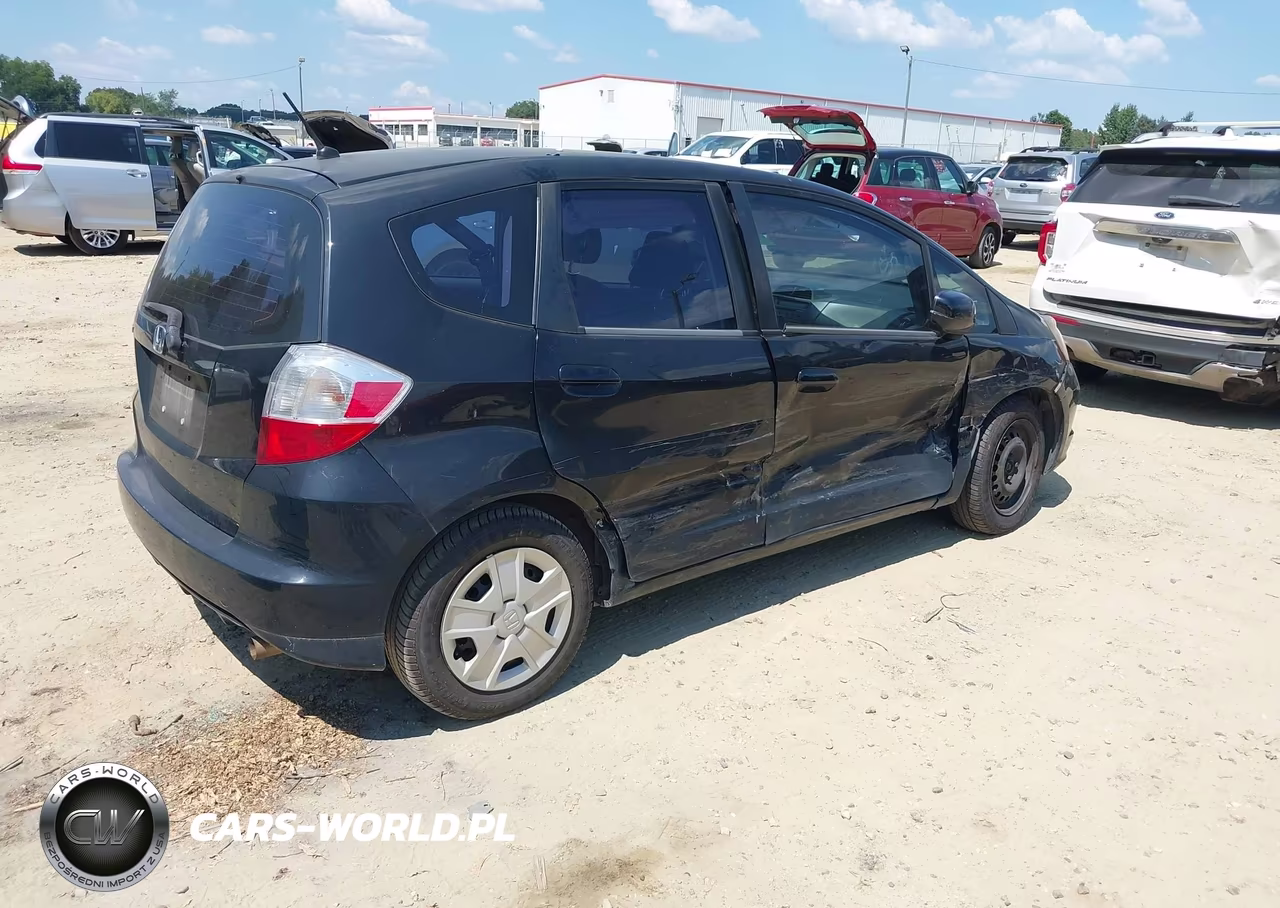 2013 Honda Fit VIN:JHMGE8H38DC005267 - 4