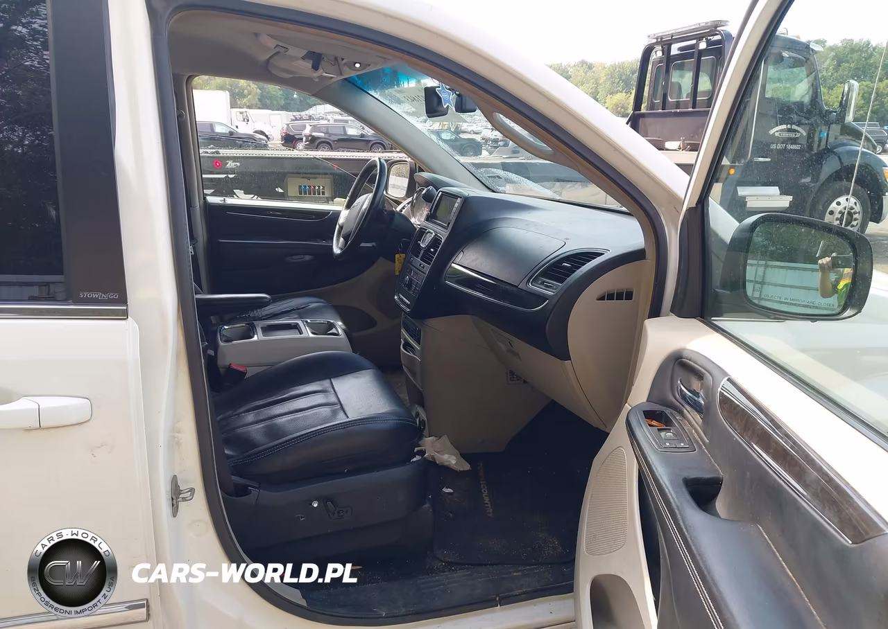 2013 Chrysler Town & Country Touring-L VIN:2C4RC1CG9DR558678 - 5