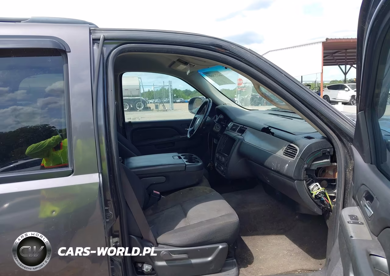 2010 Chevrolet Tahoe Ls VIN:1GNMCAE3XAR198656 - 5