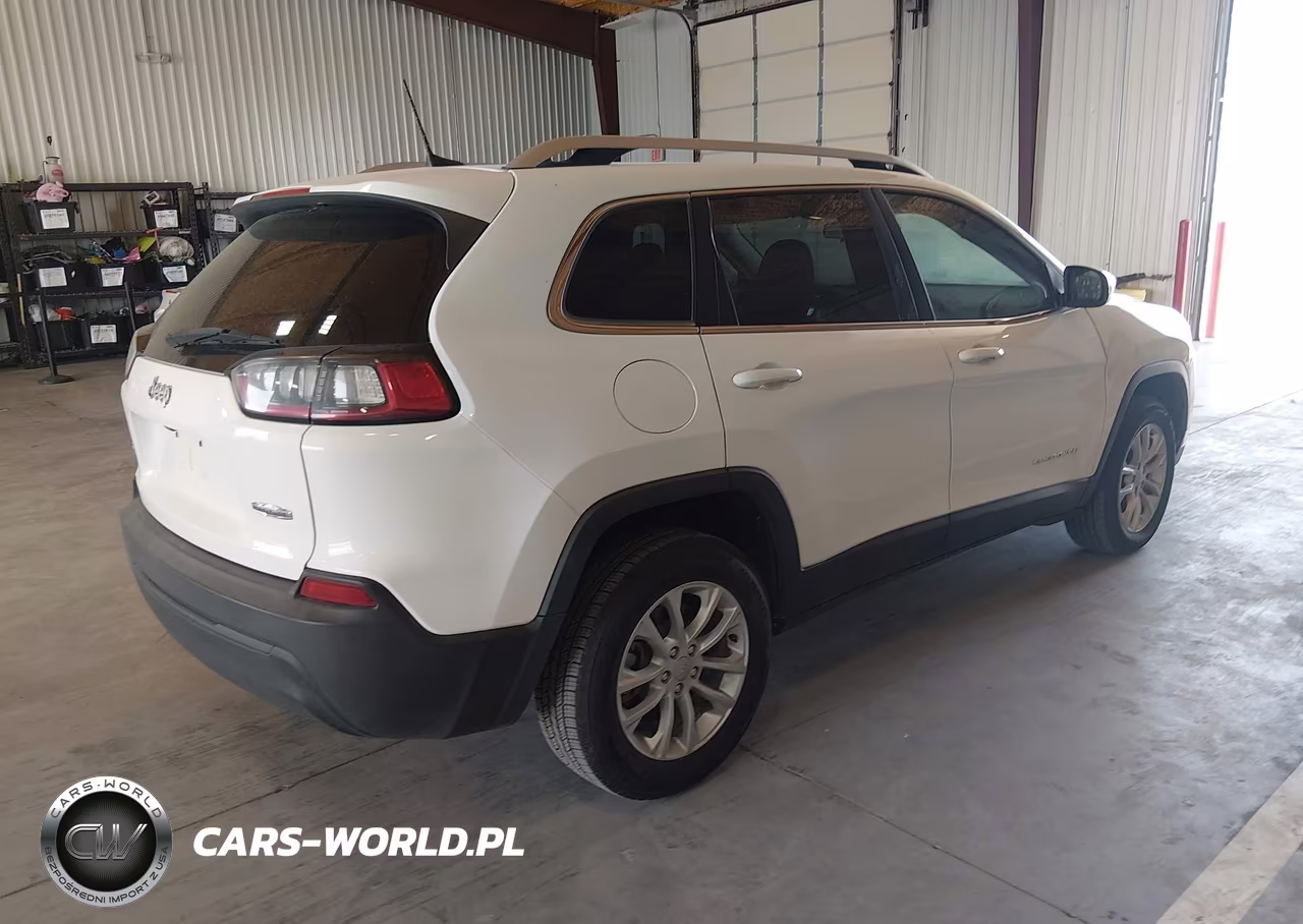 2019 Jeep Cherokee Latitude 4X4 VIN:1C4PJMCB3KD454786 - 4