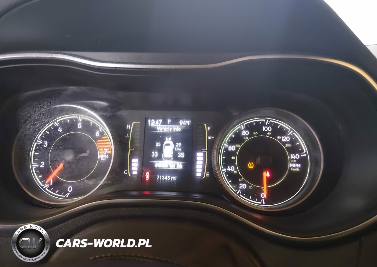 2019 Jeep Cherokee Latitude 4X4 VIN:1C4PJMCB3KD454786 - 7