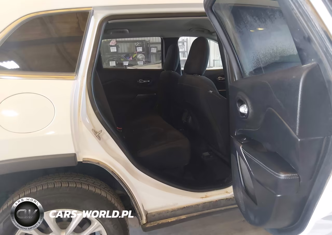2019 Jeep Cherokee Latitude 4X4 VIN:1C4PJMCB3KD454786 - 8