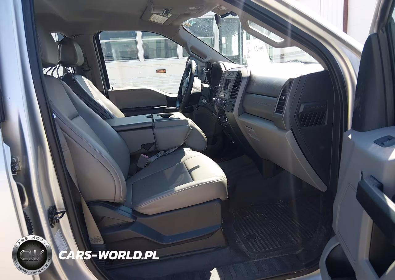 2018 Ford F-350 Chassis Xl VIN:1FD8W3H61JEC69667 - 5