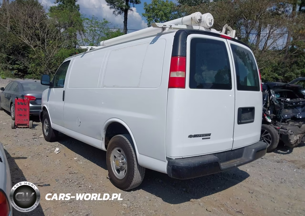 2015 Chevrolet Express 2500 Work Van VIN:1GCWGFCFXF1100473 - 3