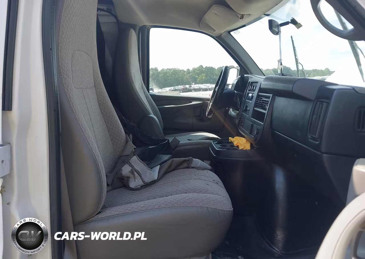 2015 Chevrolet Express 2500 Work Van VIN:1GCWGFCFXF1100473 - 5