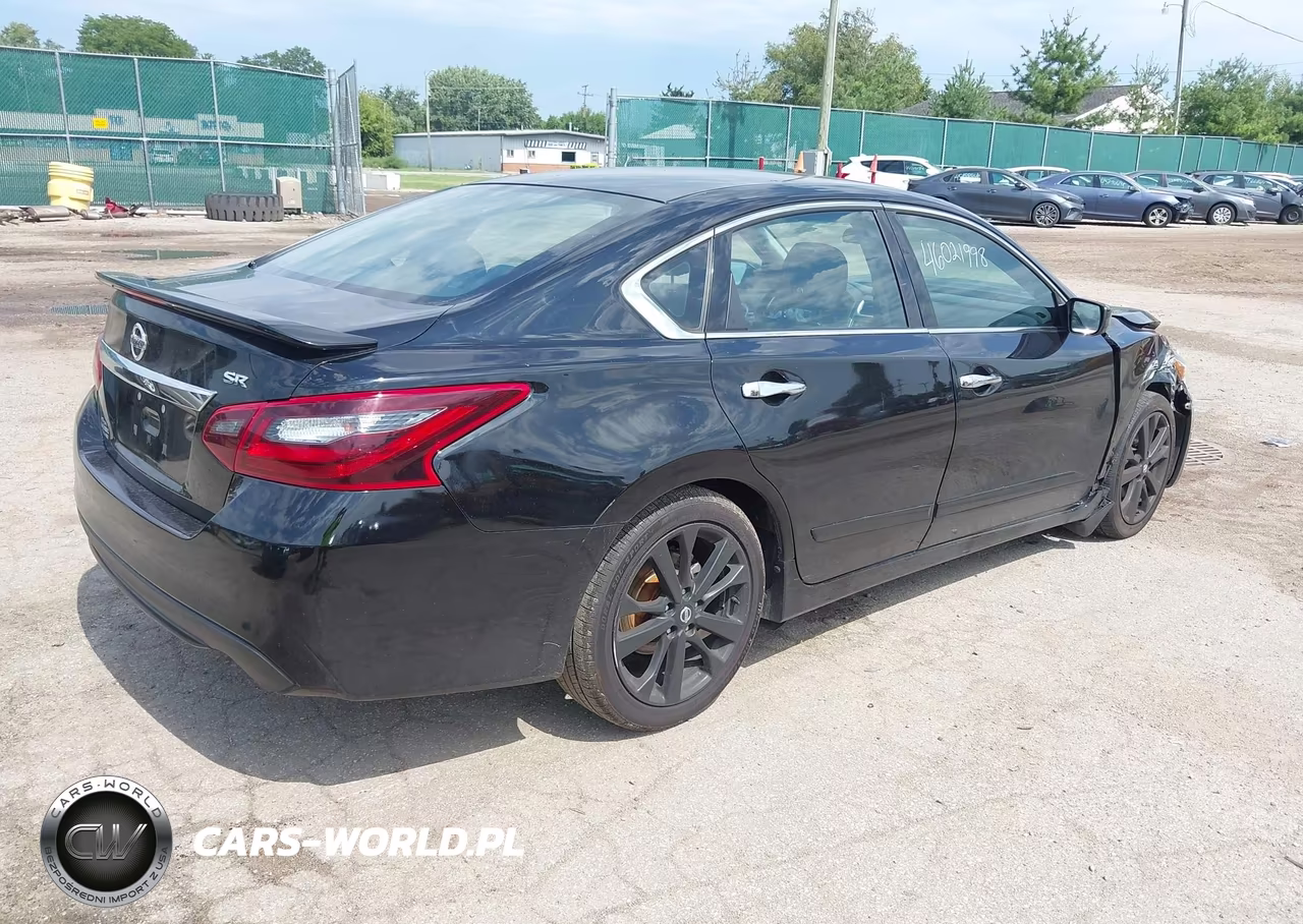 2017 Nissan Altima 2.5 VIN:1N4AL3AP1HC171834 - 4