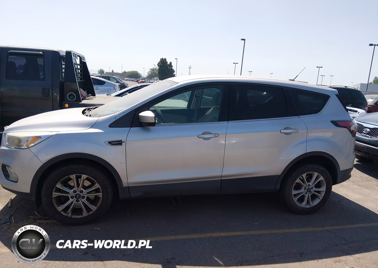 2017 Ford Escape Se VIN:1FMCU9GD7HUB03219 - 6