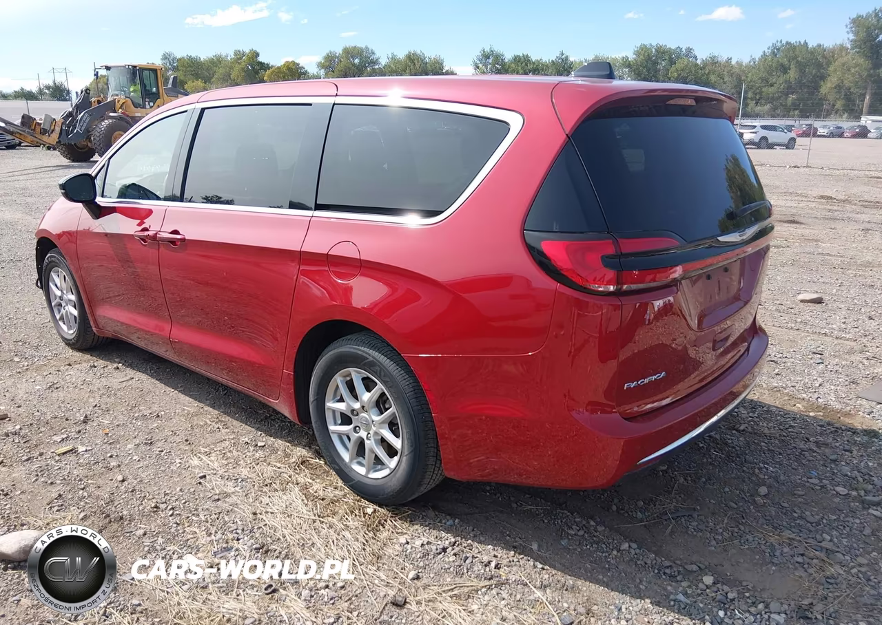 2025 Chrysler Pacifica Select VIN:2C4RC1BG0SR569535 - 3