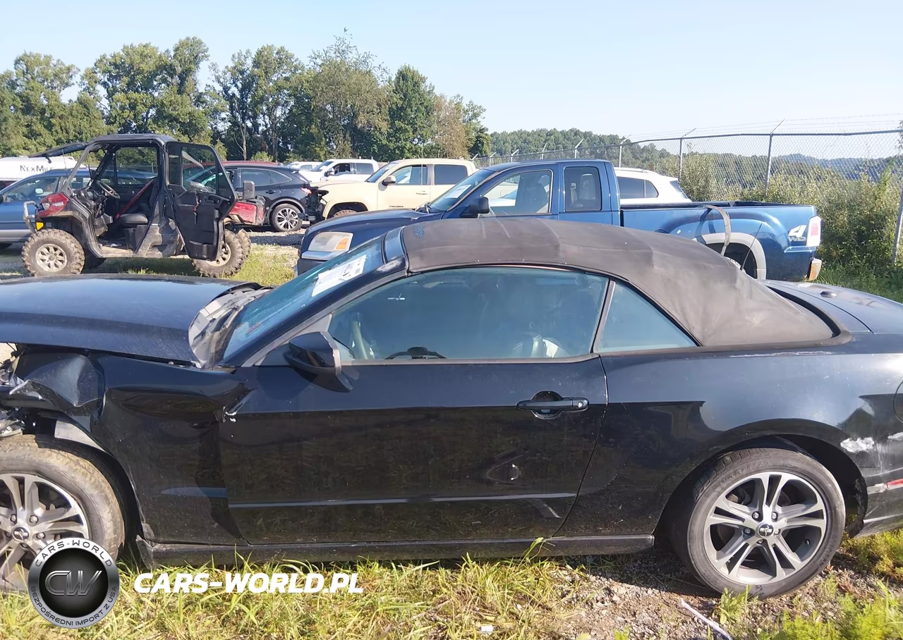2014 Ford Mustang V6 Premium VIN:1ZVBP8EM3E5266358 - 15