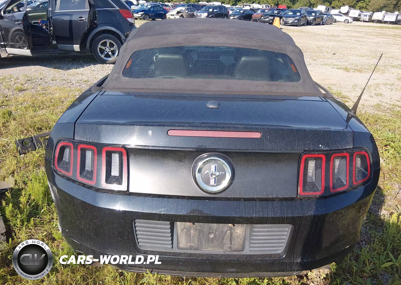 2014 Ford Mustang V6 Premium VIN:1ZVBP8EM3E5266358 - 17