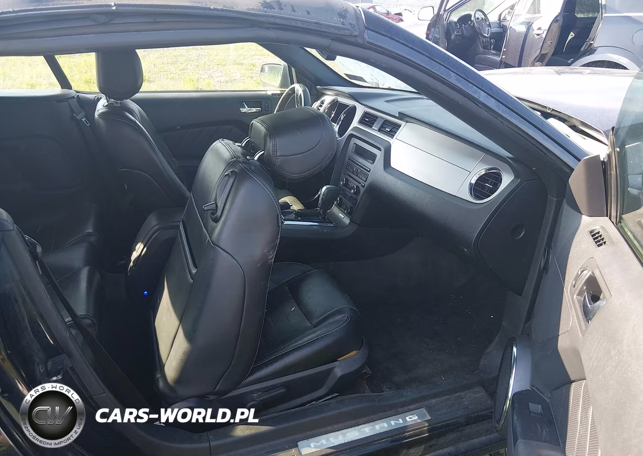 2014 Ford Mustang V6 Premium VIN:1ZVBP8EM3E5266358 - 5
