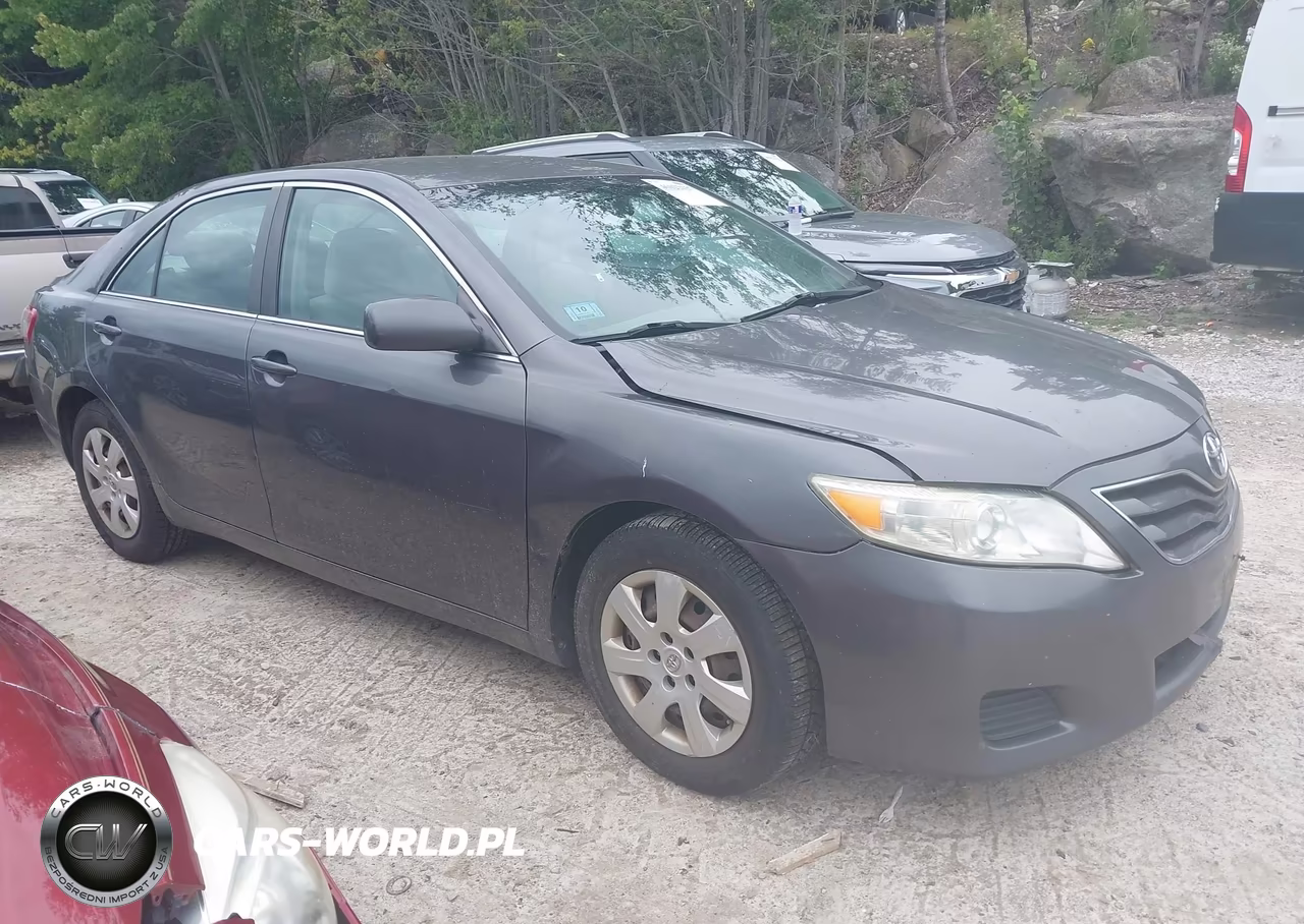 2011 Toyota Camry Le – zdjęcie 1 z 14