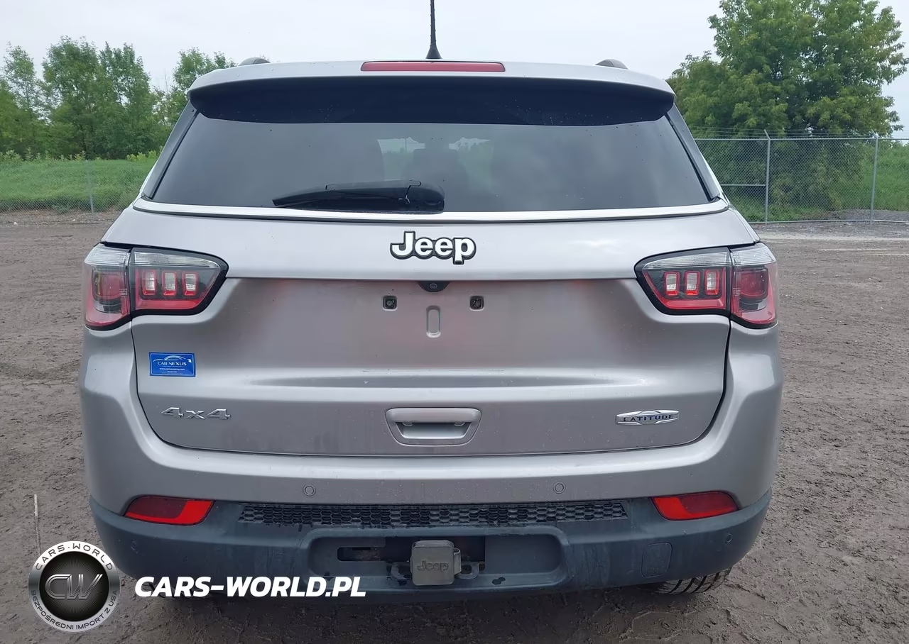 2018 Jeep Compass Latitude 4X4 VIN:3C4NJDBB1JT137915 - 17