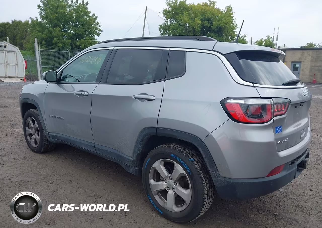 2018 Jeep Compass Latitude 4X4 VIN:3C4NJDBB1JT137915 - 3