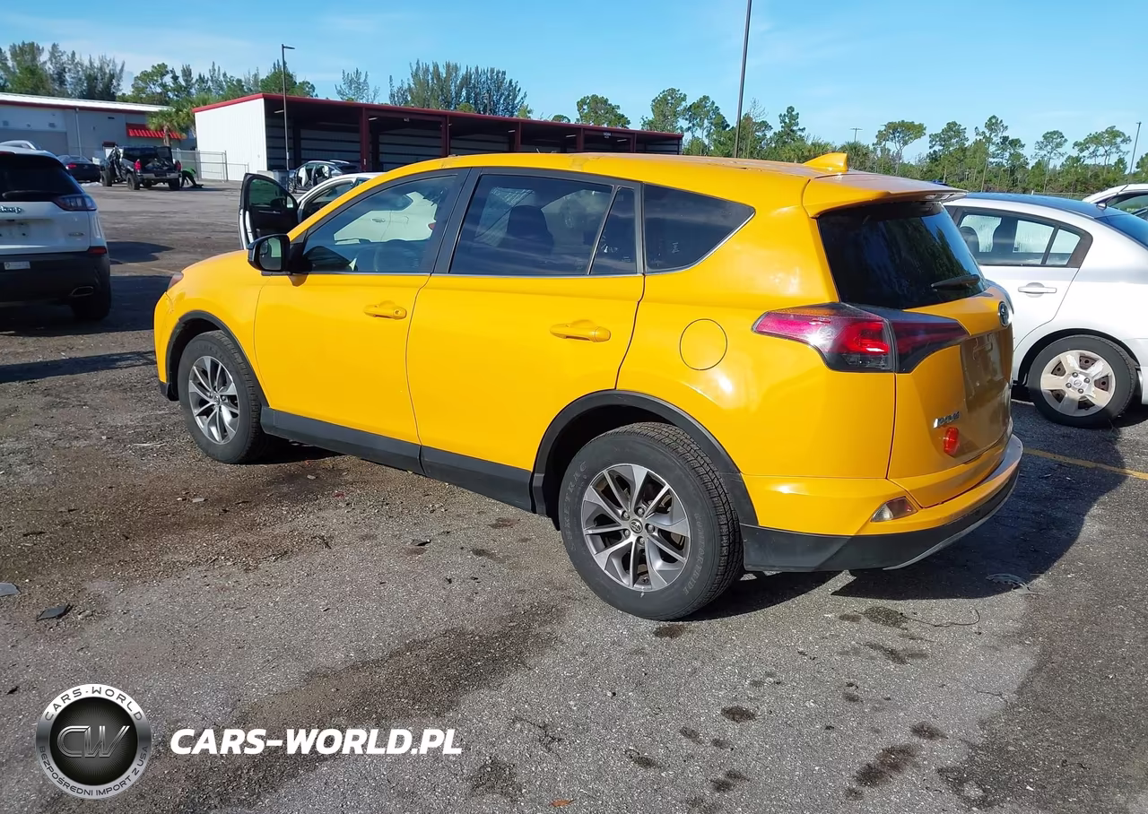 2018 Toyota Rav4 Hybrid Le VIN:JTMRJREV6JD251287 - 3