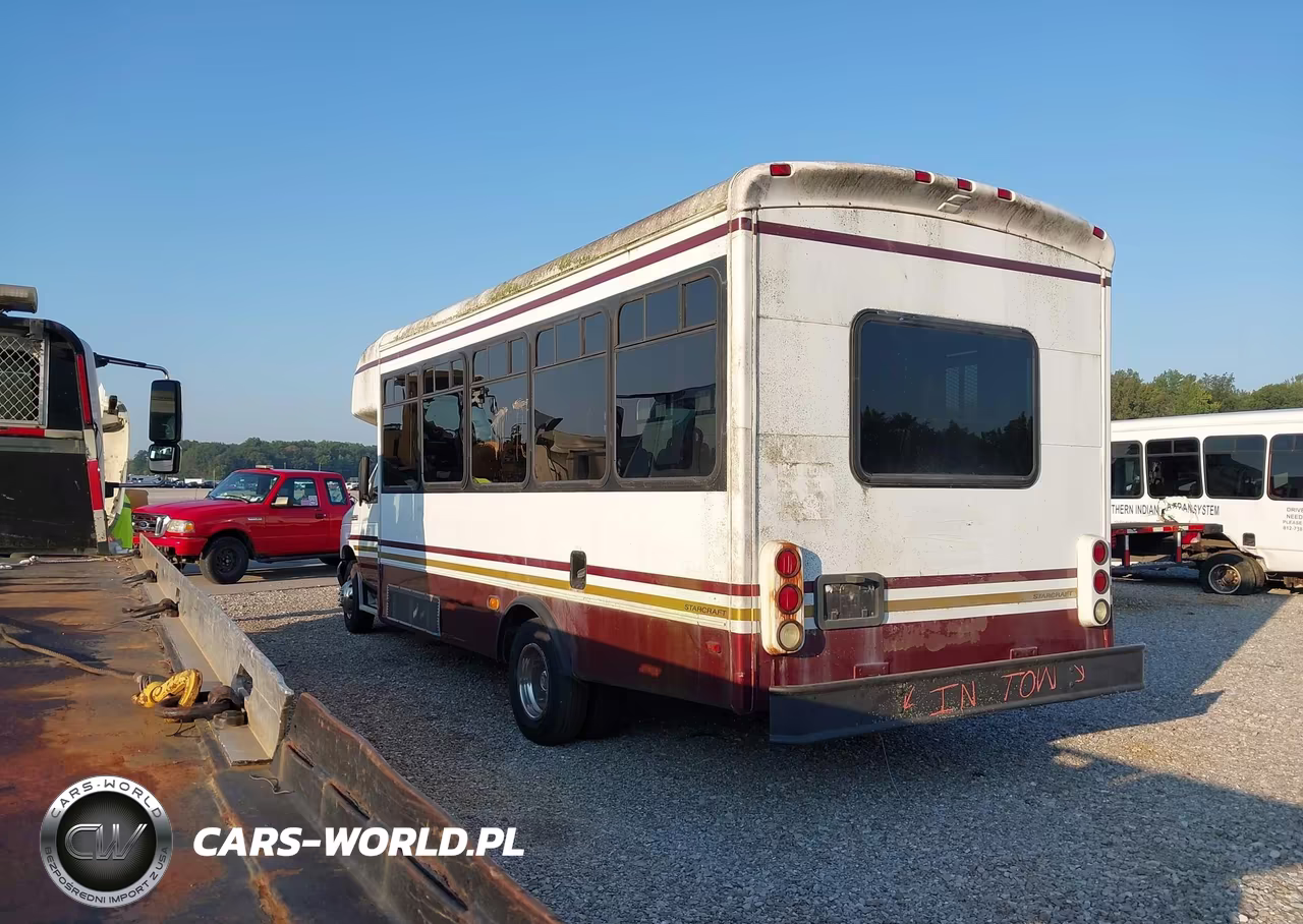 2006 Ford Econoline E450 Super Duty Cutwy Van VIN:1FDXE45S46DB03890 - 3