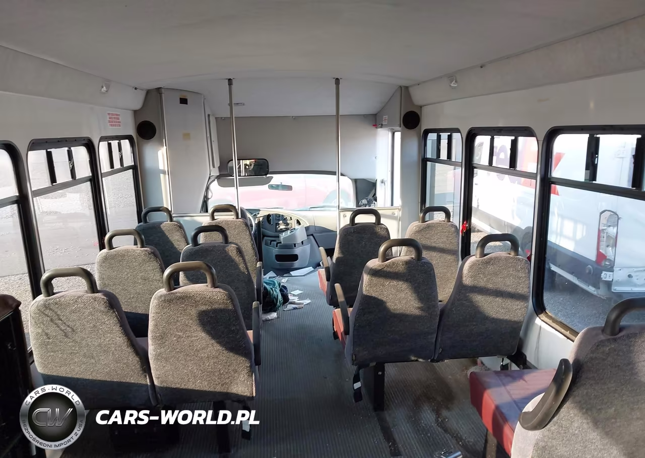 2006 Ford Econoline E450 Super Duty Cutwy Van VIN:1FDXE45S46DB03890 - 8