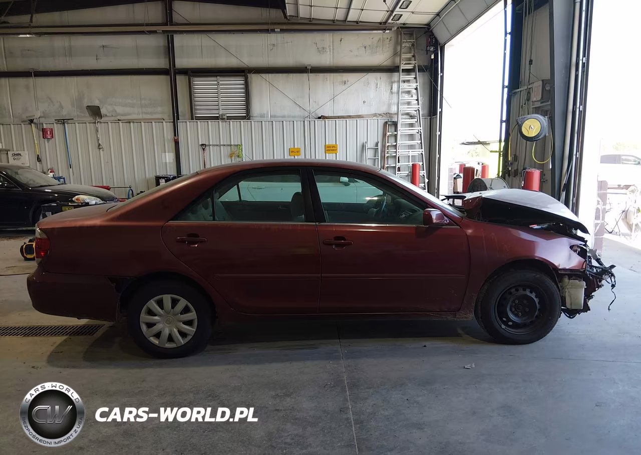 2005 Toyota Camry Le VIN:4T1BE32K15U103353 - 14