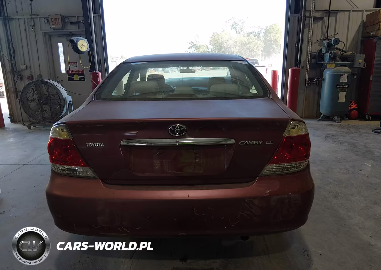 2005 Toyota Camry Le VIN:4T1BE32K15U103353 - 17