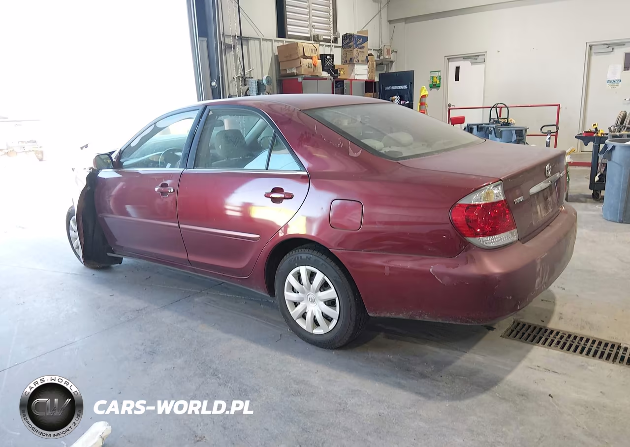 2005 Toyota Camry Le VIN:4T1BE32K15U103353 - 3