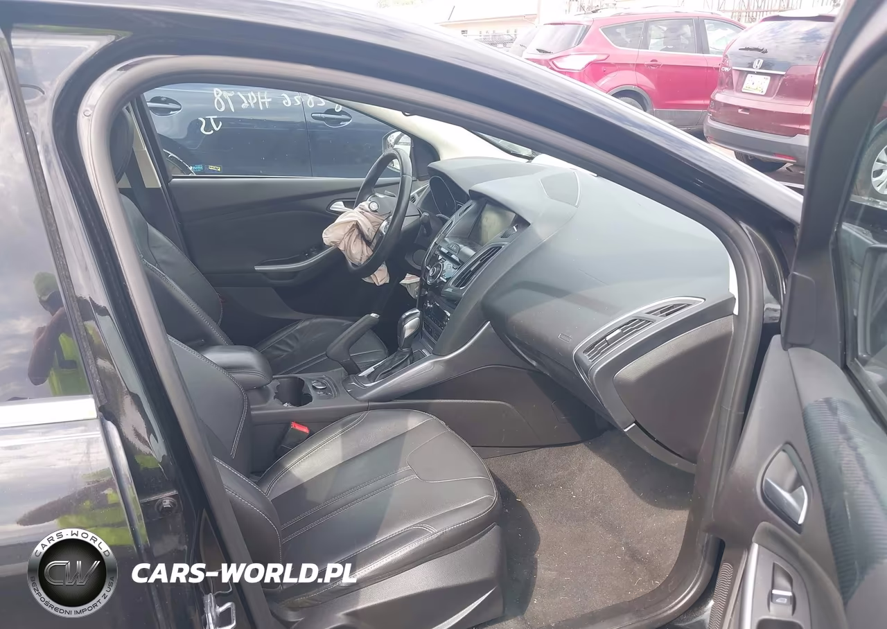 2014 Ford Focus Titanium VIN:1FADP3J26EL412255 - 5