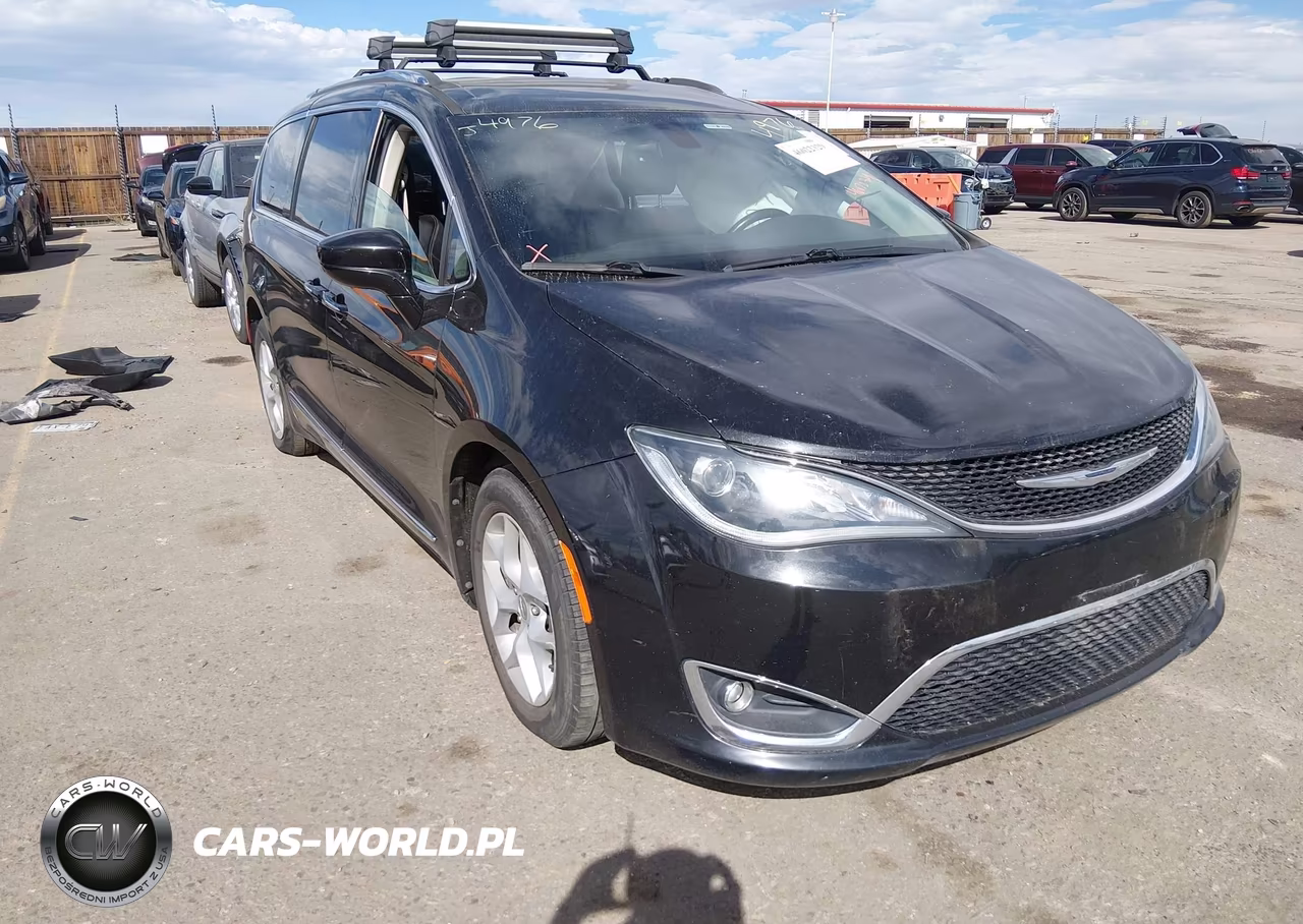 2017 Chrysler Pacifica Touring-L Plus
