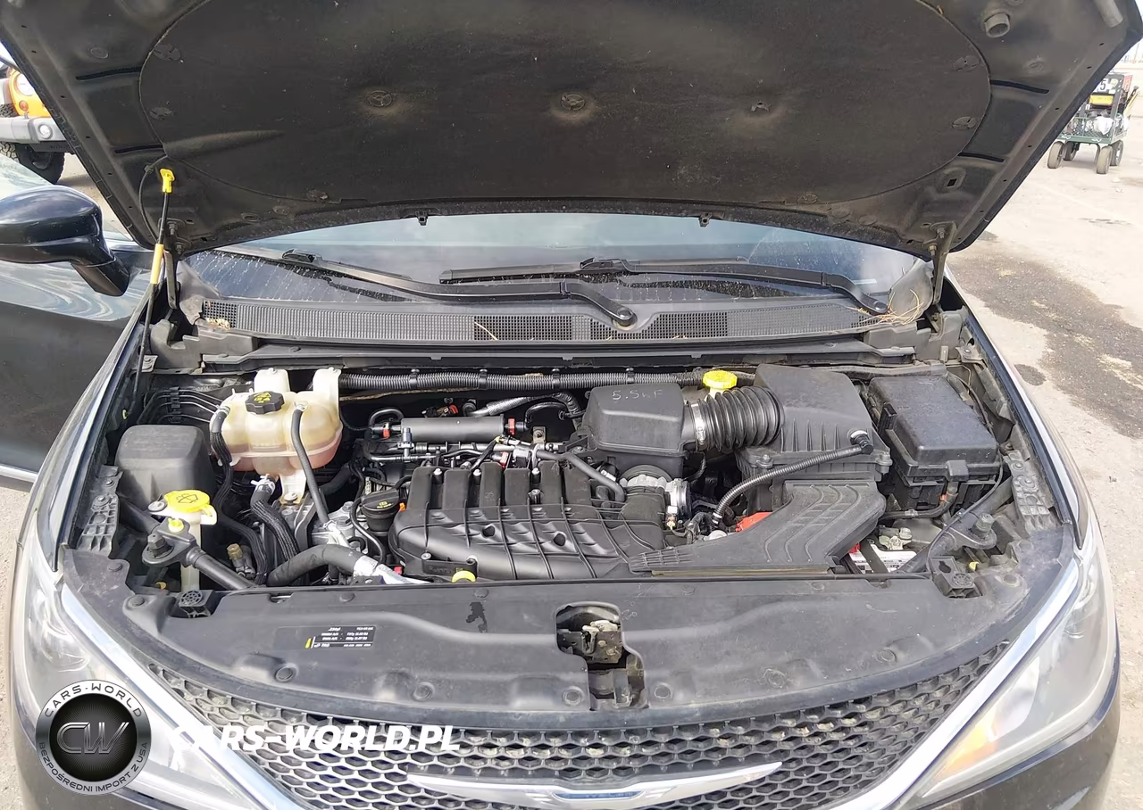 2017 Chrysler Pacifica Touring-L Plus VIN:2C4RC1EG7HR508459 - 10