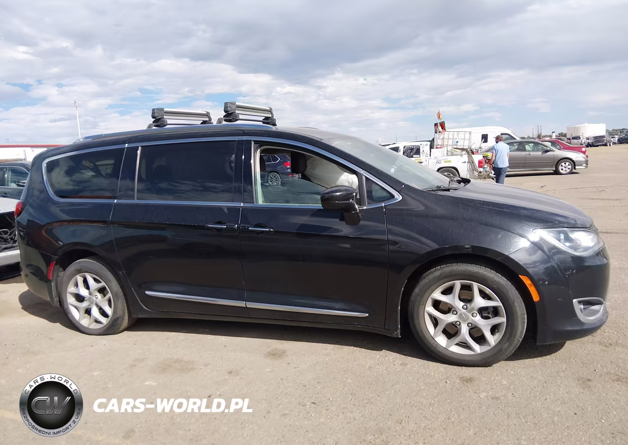 2017 Chrysler Pacifica Touring-L Plus VIN:2C4RC1EG7HR508459 - 13