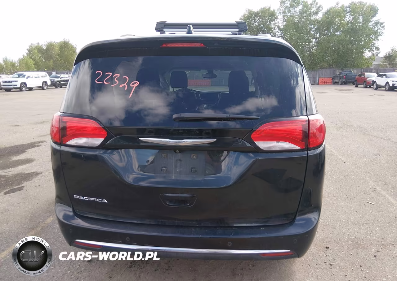 2017 Chrysler Pacifica Touring-L Plus VIN:2C4RC1EG7HR508459 - 16