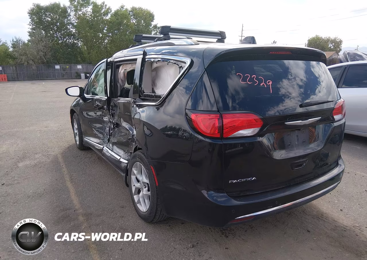 2017 Chrysler Pacifica Touring-L Plus VIN:2C4RC1EG7HR508459 - 3