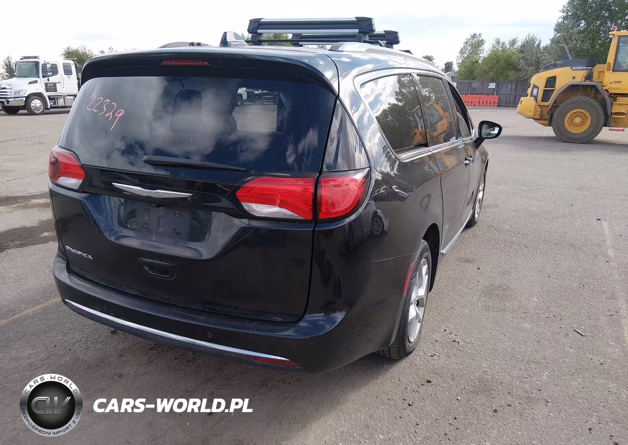 2017 Chrysler Pacifica Touring-L Plus VIN:2C4RC1EG7HR508459 - 4