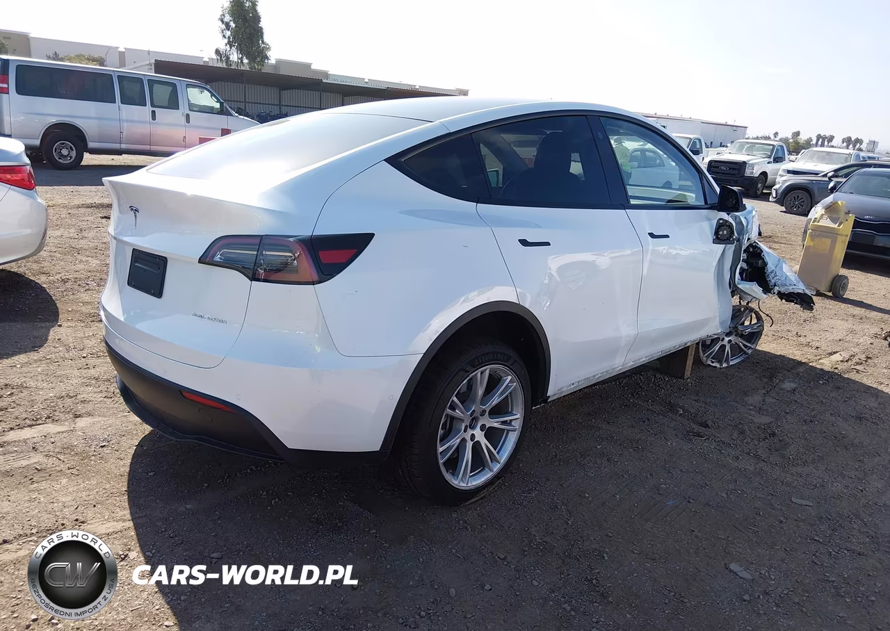 2022 Tesla Model Y Long Range Dual Motor All-Wheel Drive VIN:7SAYGDEE6NF557887 - 4