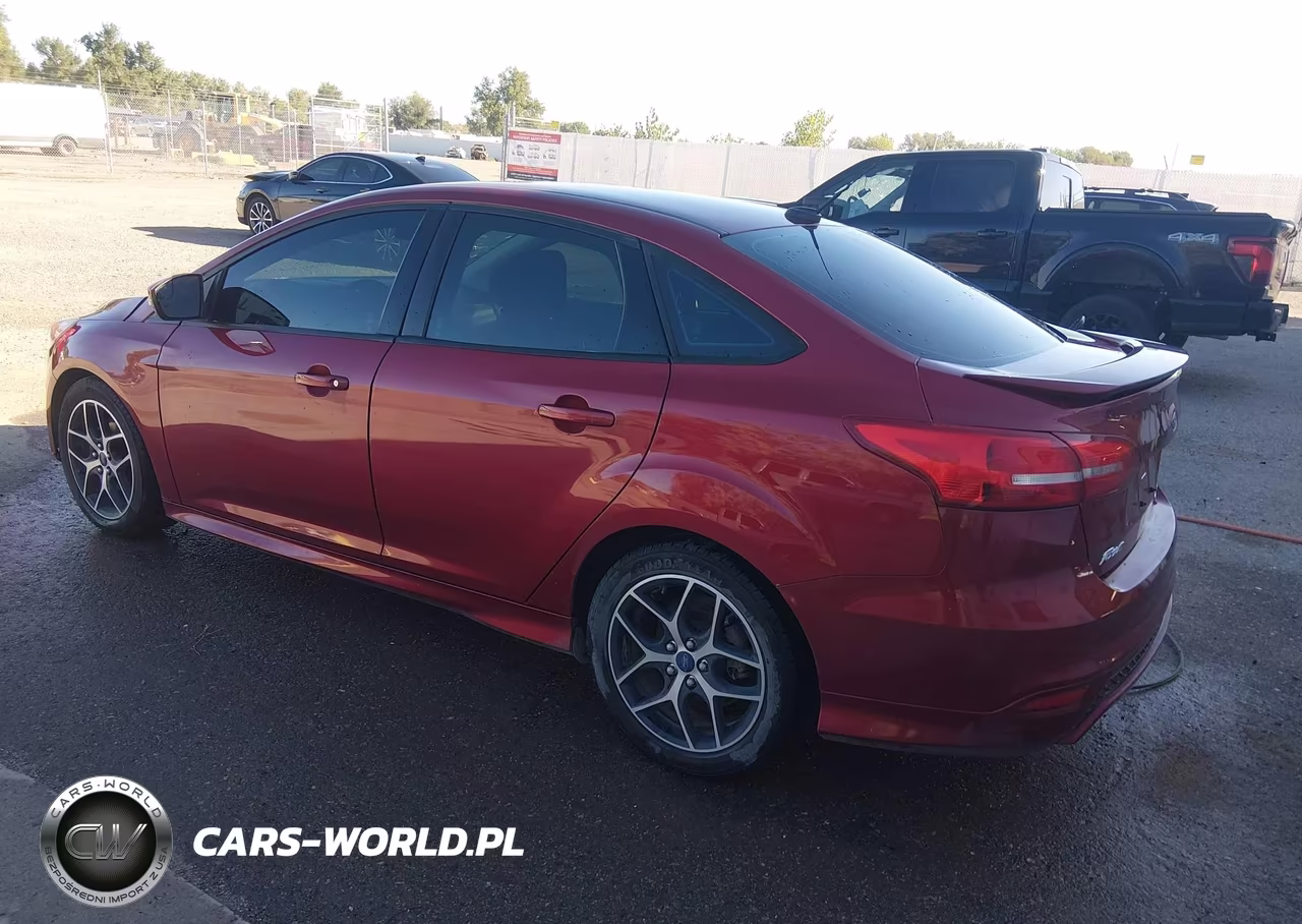 2015 Ford Focus Se VIN:1FADP3F28FL349668 - 3