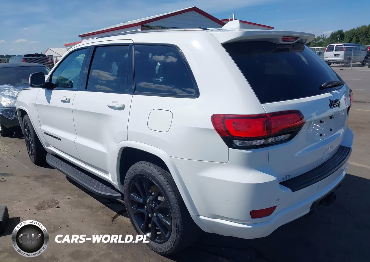 2020 Jeep Grand Cherokee Altitude 4X2 VIN:1C4RJEAG2LC113836 - 3