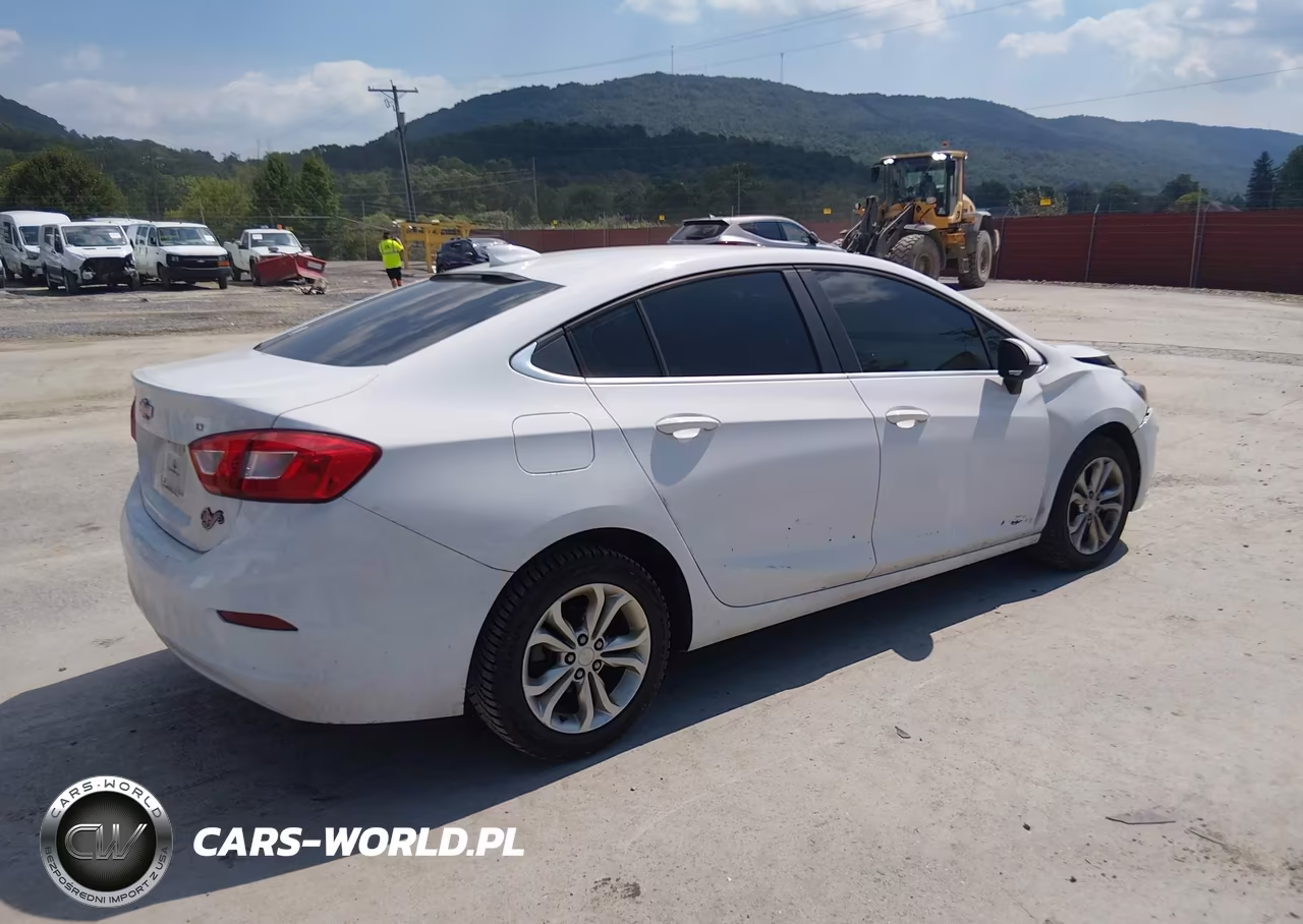 2019 Chevrolet Cruze Lt VIN:1G1BE5SM9K7126609 - 4